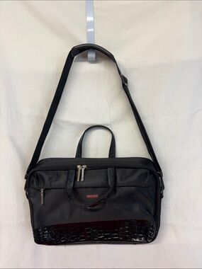 Basics Black Crossbody travel bag